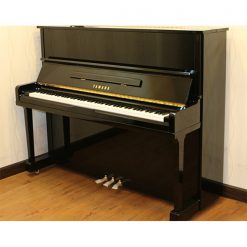 YAMAHA U1E